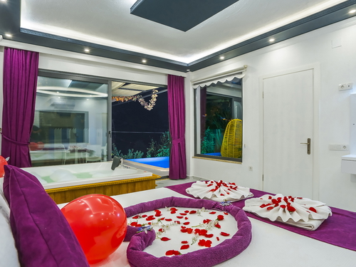  gece  -  Kasım
  | Kalkan İslamlar Balayı Villası: Jakuzili, Özel Havuzlu, Muhafazakar